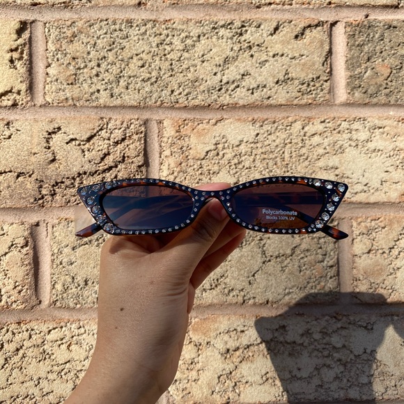 Jeweled Vintage Cat Eye Sunglass - Picture 2 of 3